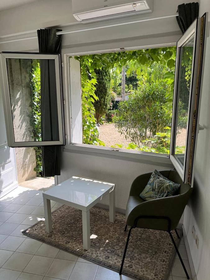 Location de vacances pour 8 personnes, avec vue ainsi que jardin et piscine à Teyran - 4