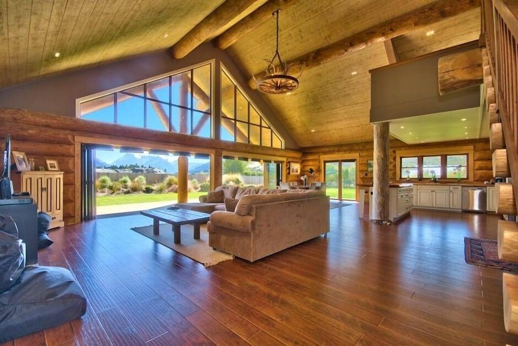 Glenorchy Log Home - Atemberaubende Aussicht auf die Berge in Otago