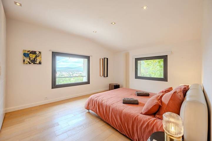 Location de vacances pour 13 personnes, avec jardin à Solliès-Ville - 4