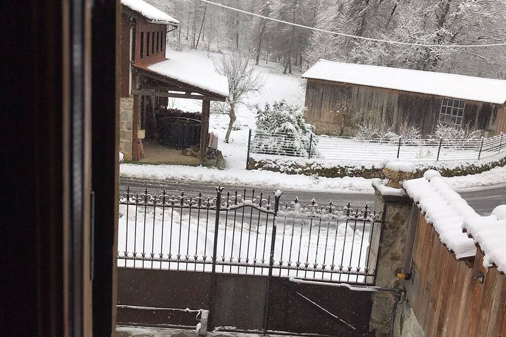 Accommodation in a former paper mill in Saint-Martin-des-Olmes, Parque Natural Regional Livradois-Forez