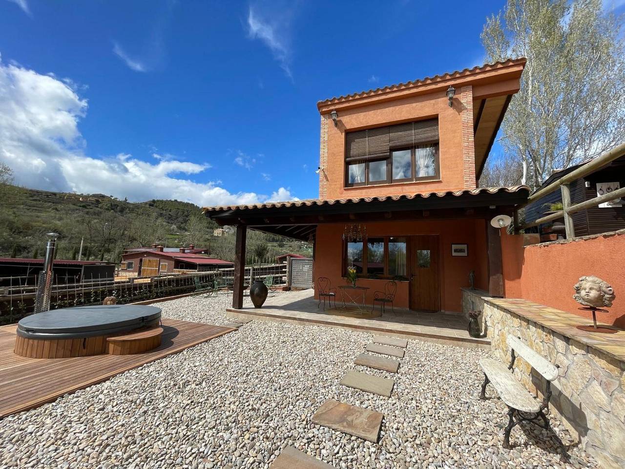 Apartment 'Touristic Ballonga Horses' with Private Terrace, Wi-Fi and Air Conditioning in Solsona, Lleida Province