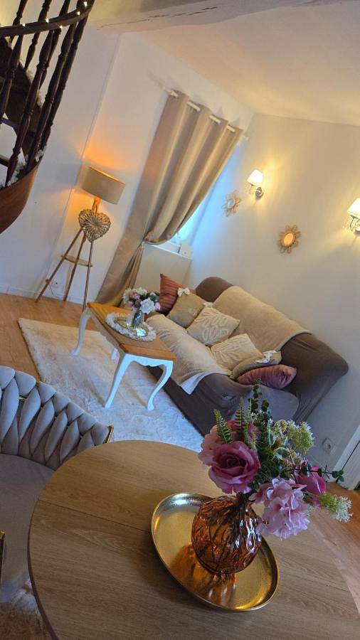 One-Bedroom House in Cuvilly, Oise