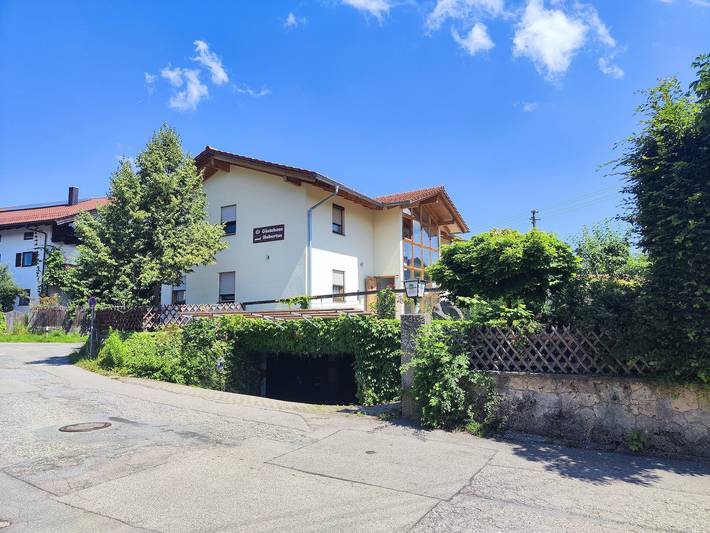 Ganze Ferienwohnung, Gästehaus Hubertus - Apartment 45 qm mit Balkon für max. 2 Personen in Bad Aibling, Landkreis Rosenheim