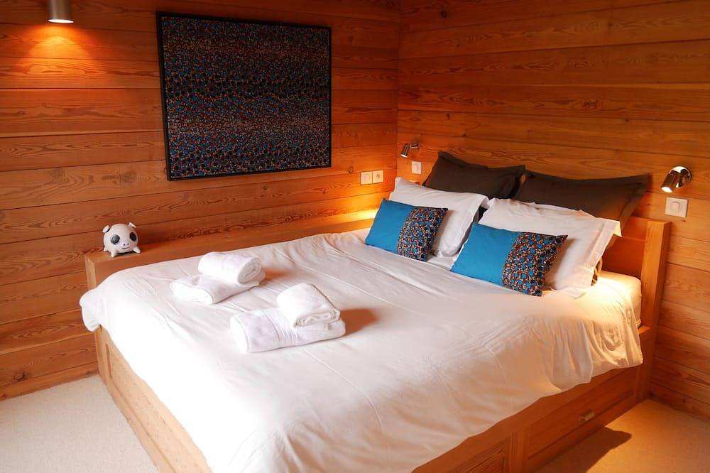 Chalet Wanaka, charme et prestige avec sauna et très belle vue montagne in La Salle-les-Alpes, Serre Chevalier