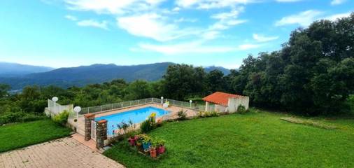 Cottage pour 4 personnes, avec piscine ainsi que vue et jardin à Montbolo