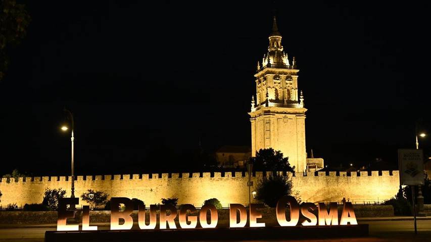 Cama y desayuno para 8 personas, con Balcón además de Terraza y Vistas en El Burgo de Osma
