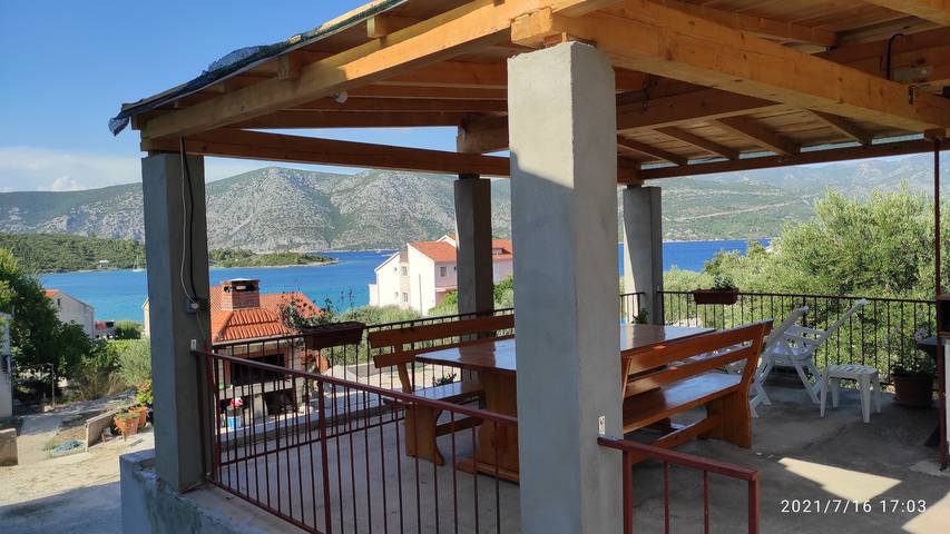 Ganze Wohnung, 2-Zimmer-Ferienwohnung mit Terrasse und Meerblick Kneza, Korcula -b in Račišće (Dalmatien), Korcula