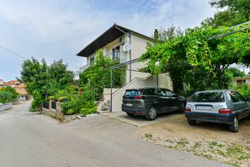 Ferienwohnung für 2 Personen, mit Balkon/Terrasse in Pakostane