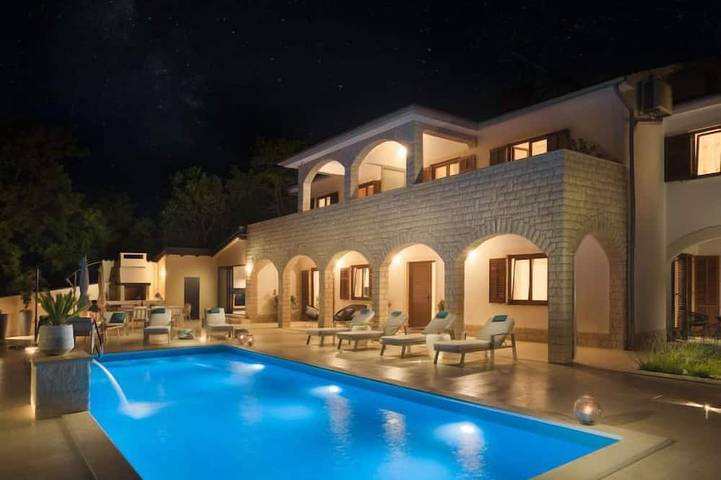 Ferienhaus für 15 Personen, mit Pool und Garten - 1