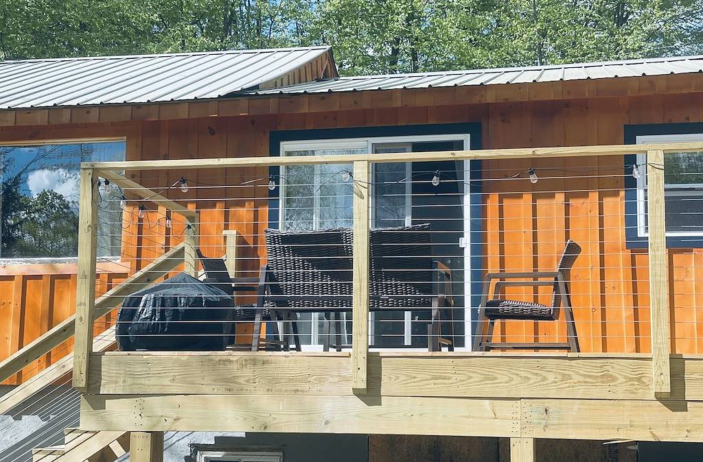 Charming Cottage with Jacuzzi, Fire Pit and Access to Nearby Lakes! in Smallwood, Sullivan County