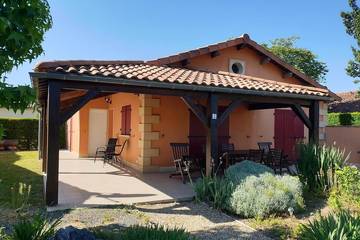 Gîte pour 4 personnes, avec piscine à Les Forges