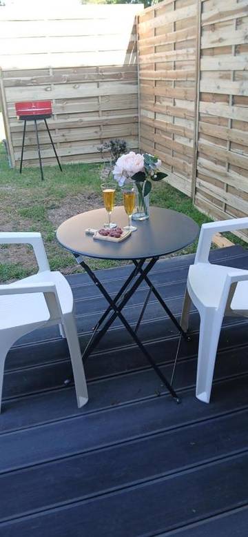 Gîte pour 3 personnes, avec terrasse ainsi que jardin et vue, animaux acceptés dans La Chapelle-Gaceline