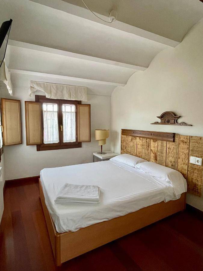 Alojamiento y desayuno para 4 personas, con vistas y terraza en La Rioja - 3