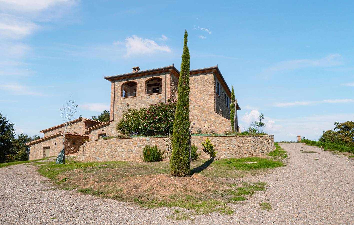 Accogliente appartamento con piscina e Wi-Fi, a 1 km dal Torrente Melacce in Cinigiano, Provincia di Grosseto