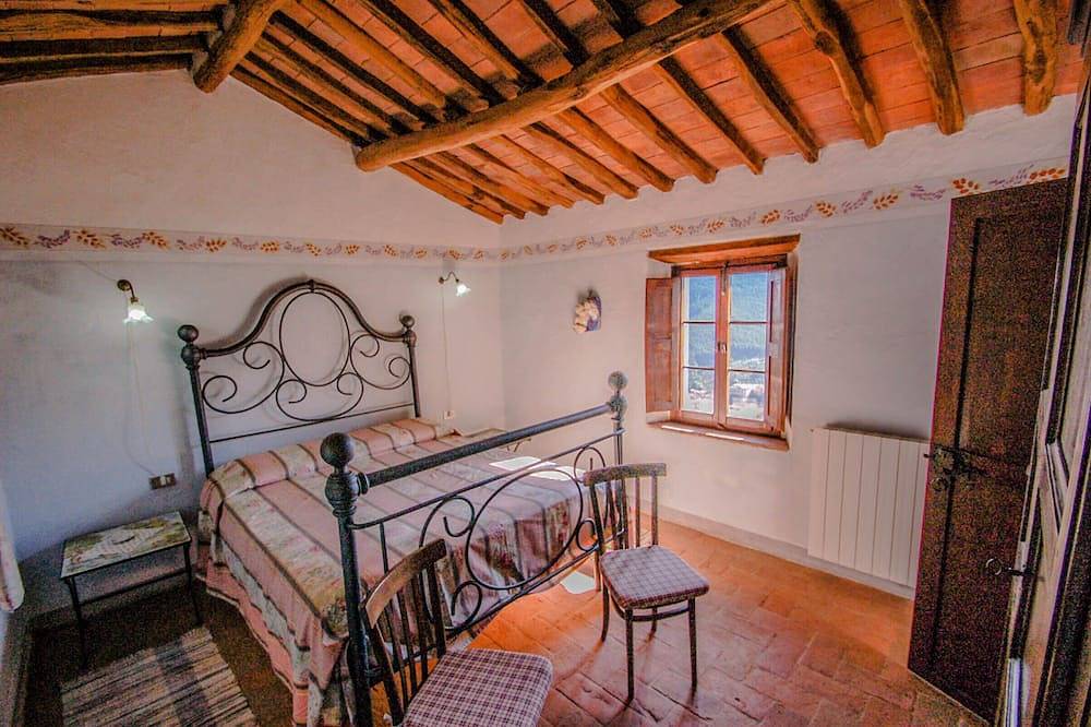 House with private pool and stunning panoramic views 20km from Pisa, Lucca, sea in Buti, Pisa Provinz