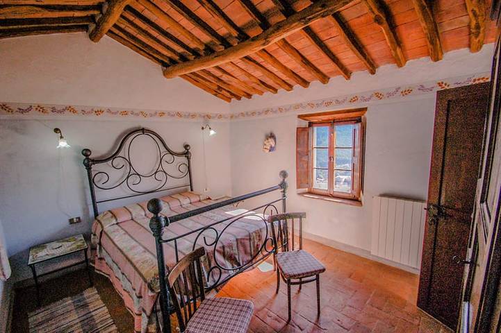 House with private pool and stunning panoramic views 20km from Pisa, Lucca, sea in Buti, Pisa e dintorni