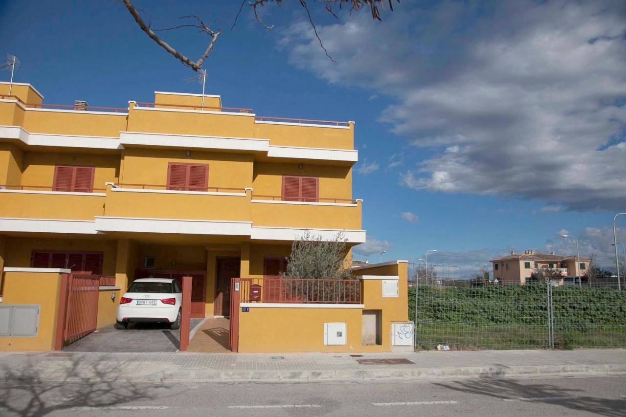 Three-Bedroom Villa in El Arenal, Palma