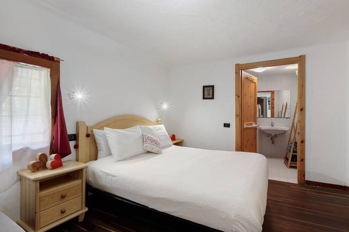 Room 'Camera 5 - Doppia' with Mountain View and Wi-Fi in Comune di Ollomont, Valaisalperna