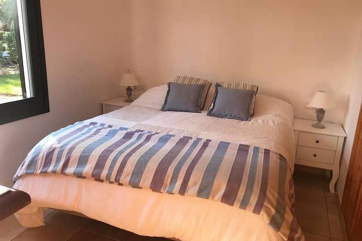 Menorcan house for families in front of the beach with Wifi and air conditioning in Son Xoriguer, Ciutadella