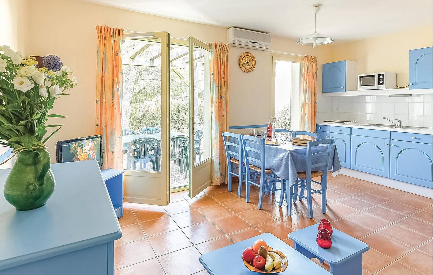 Cozy Apartment with Pool & Parking Near Connaux Centre in Gaujac, Nimes region
