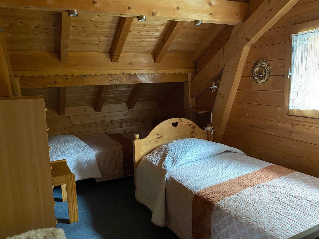 Chalet « 6p Confort - Le Chevreuil »: Vista a la Montaña, Terraza Privada y Wi-Fi in Verchaix, Region Bonneville
