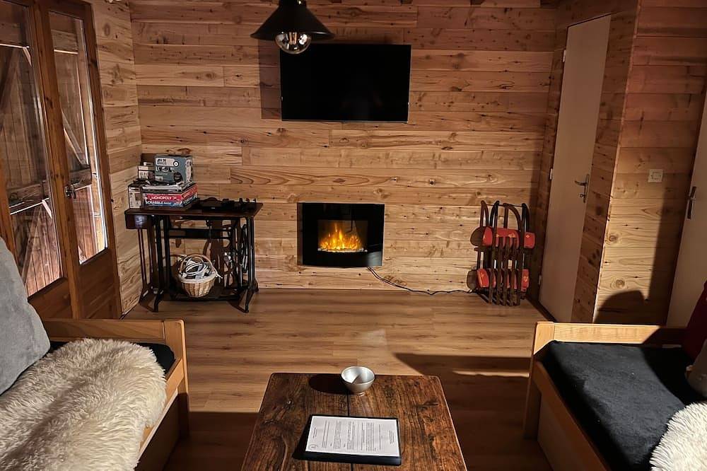 Ganze Wohnung, 4 Chambres: 85 m2 + 35 m2 de Terrasse sur les Pistes: de 8 a 12 Personnes in Ustou, Parc naturel régional des Pyrénées ariégeoises