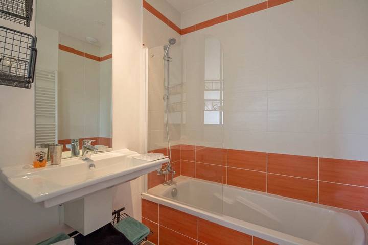 Gîte pour 6 personnes, avec Terrasse ainsi que Jardin et Piscine à Plouhinec (Morbihan) - 4