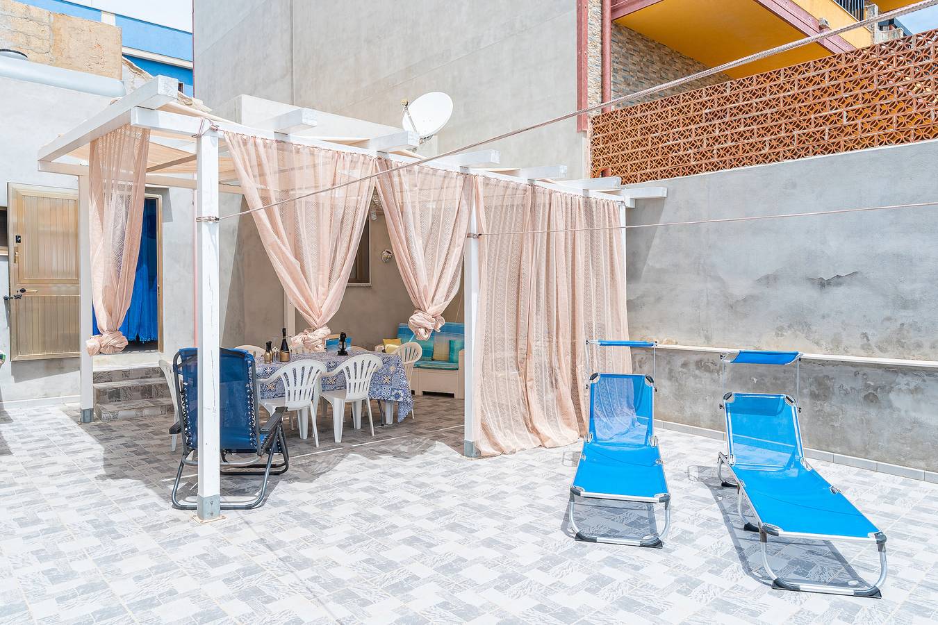 Ganze Wohnung, Appartement 'Belvedere Vista Mare' mit Meerblick, Wlan und Klimaanlage in Capo Passero, Portopalo di Capo Passero