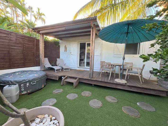 Location de vacances pour 4 personnes, avec vue ainsi que terrasse et jardin, animaux acceptés dans Port de Saint-Gilles les Bains - 3