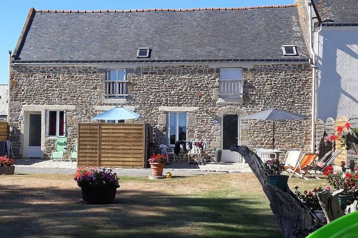 Gîte pour 6 personnes, avec jardin et terrasse à Riantec