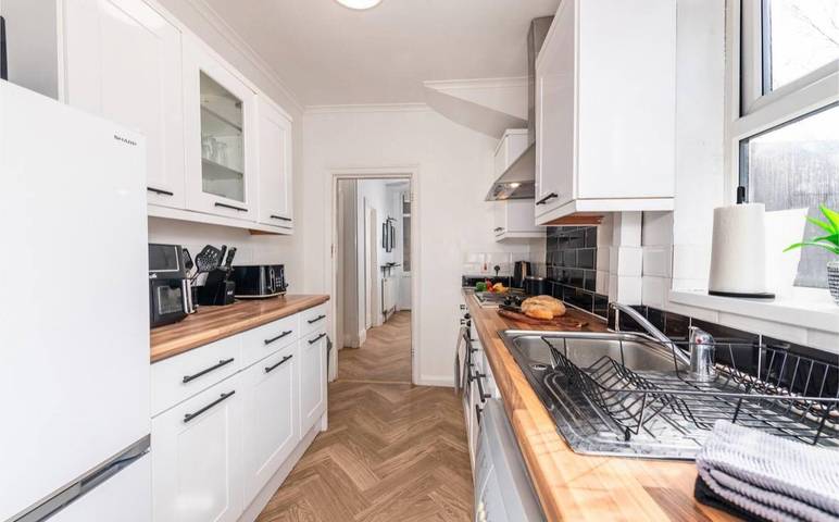 Encantadora casa de 3 dormitorios en Wolverhampton con bañera de hidromasaje privada in Wolverhampton, Birmingham y alrededores