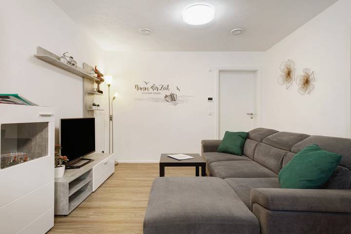 Ganze Wohnung, Ferienwohnung Auszeit mit privater Terrasse, privatem Garten und Wi-Fi in Deggenhausertal, Region Bodensee-Oberschwaben