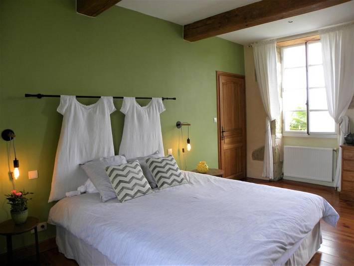 Chambre d’hôte pour 2 personnes, avec jardin ainsi que piscine et vue