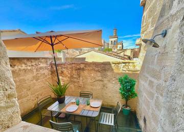 Gîte pour 4 personnes, avec vue et terrasse dans Place aux Herbes