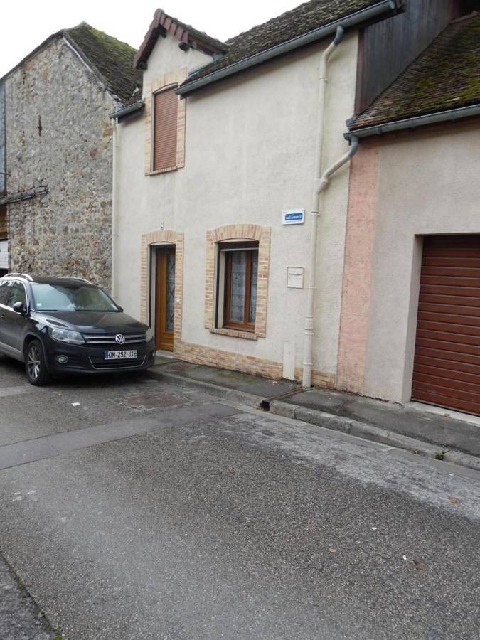 Three-Bedroom Townhouse in Nogent-sur-Seine, Aube