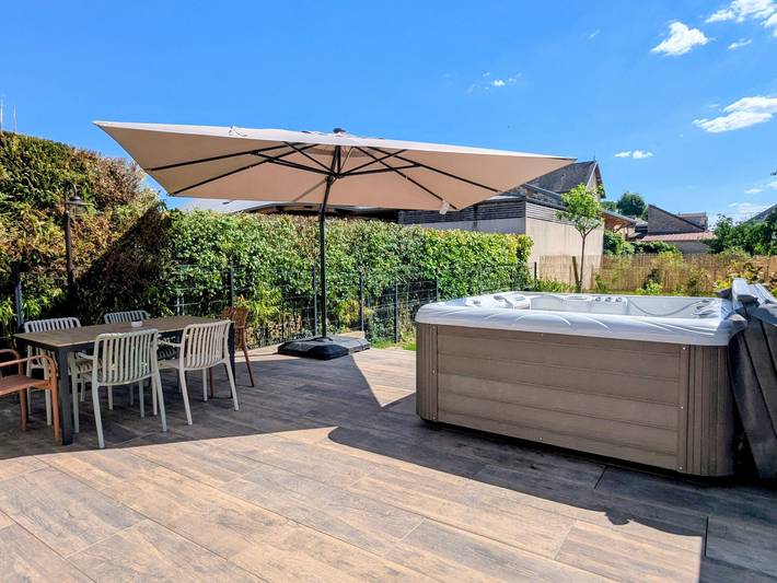Gîte pour 6 personnes, avec Jacuzzi ainsi que Terrasse et Jardin à Corcelles-lès-Cîteaux