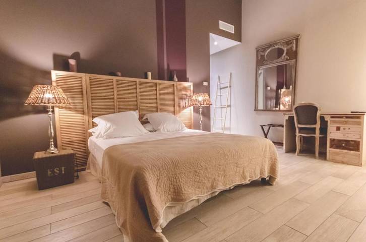 Location de vacances pour 2 personnes, avec jardin et vue ainsi que terrasse et piscine à La Garde - 2