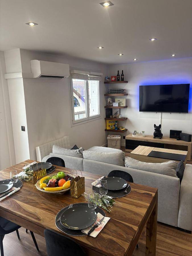 Gîte pour 4 personnes, avec Balcon et Vue à Divonne-les-Bains - 2