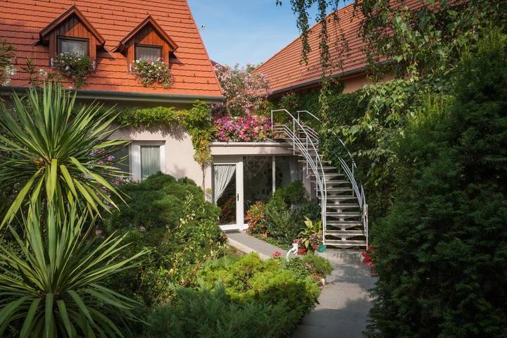 Maison d’hôte pour 2 personnes, avec jardin ainsi que vue et terrasse à Kecskemét