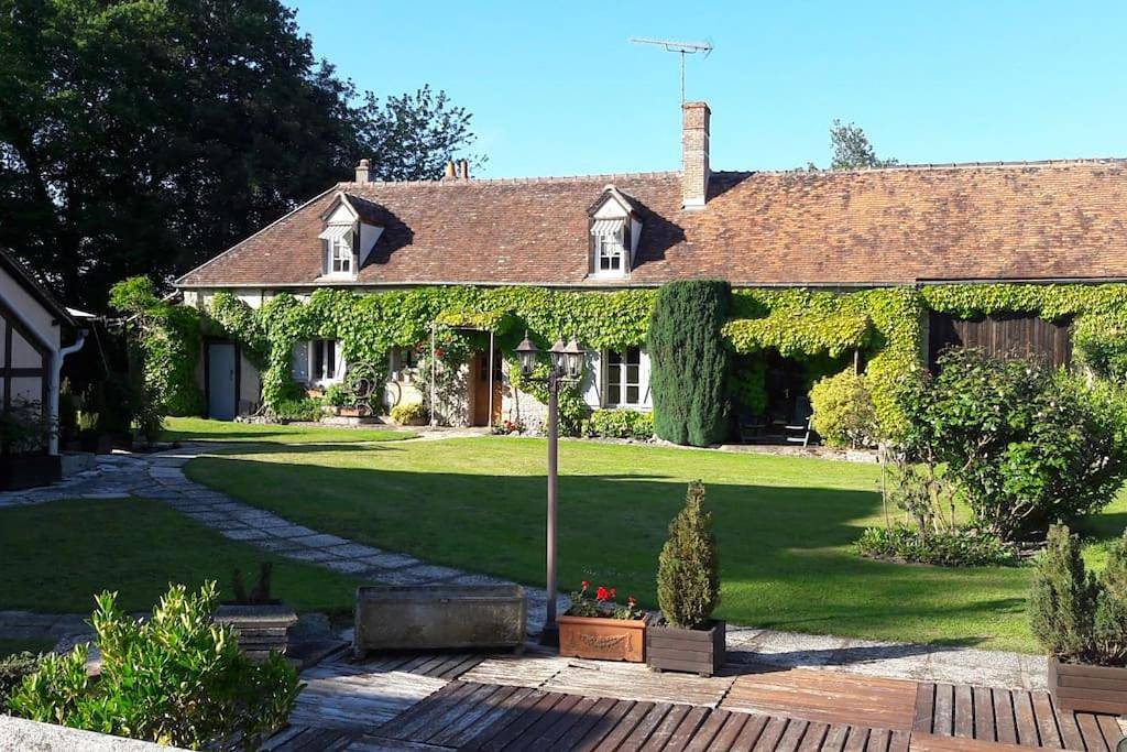 Five-Bedroom House in Sury-aux-Bois, Région d'Orléans