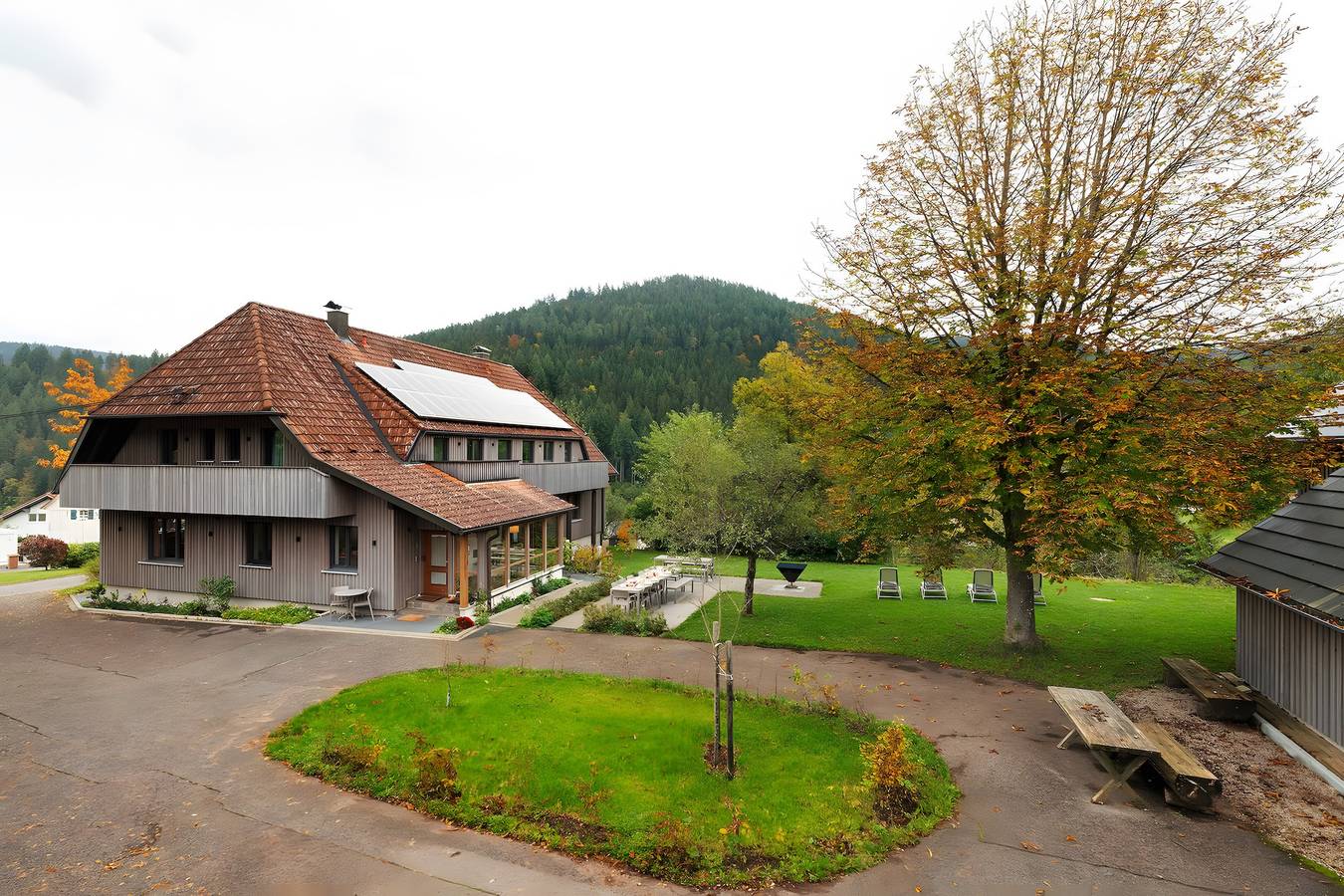 'Lug Ins Tal Gruppenhaus' mit Bergblick, privater Terrasse und Wi-Fi in Baiersbronn, Nordschwarzwald