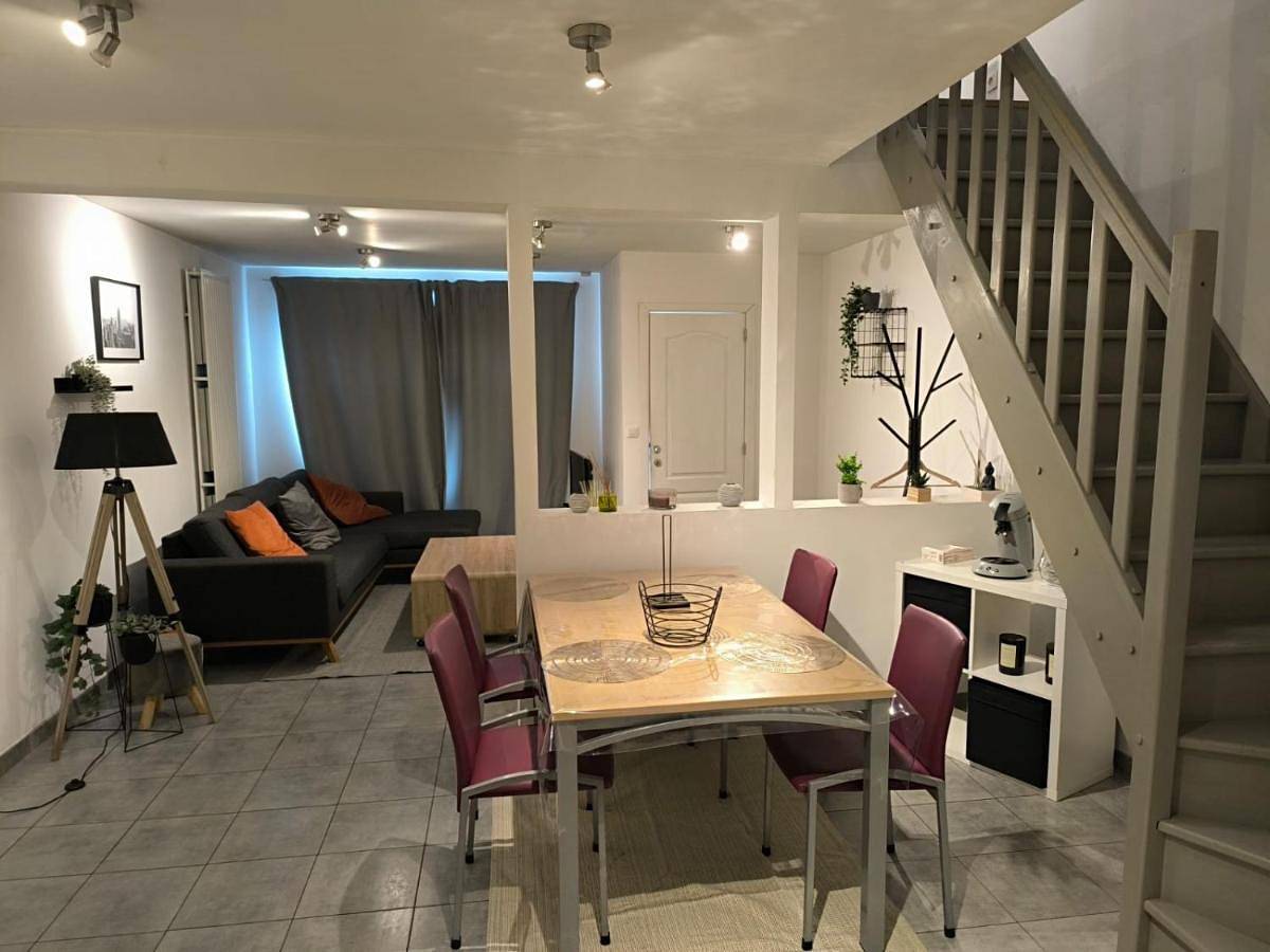 Appartement entier, Charmante maison 2 chambres à Obourg-Mons Engyh house2 in Mons (Hennegau), Hainaut