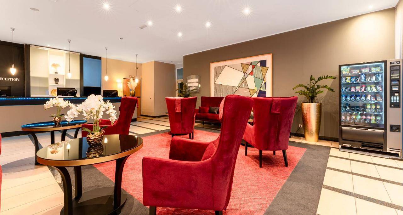 Plaza Premium Köln in Mülheim Köln, St. Clemens und Mauritius