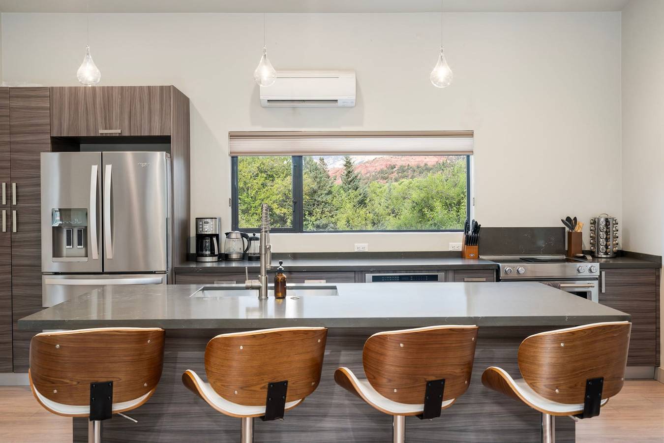 Ganze Wohnung, New Cimaron Butte View Terrace 2 Kings Firepit in Oak Creek Canyon