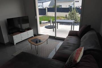 Location de vacances pour 8 personnes, avec terrasse et jardin à Landaul