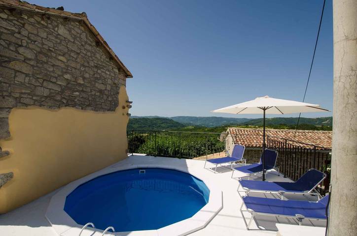 Ferienhaus für 4 Personen, mit Garten in Buzet