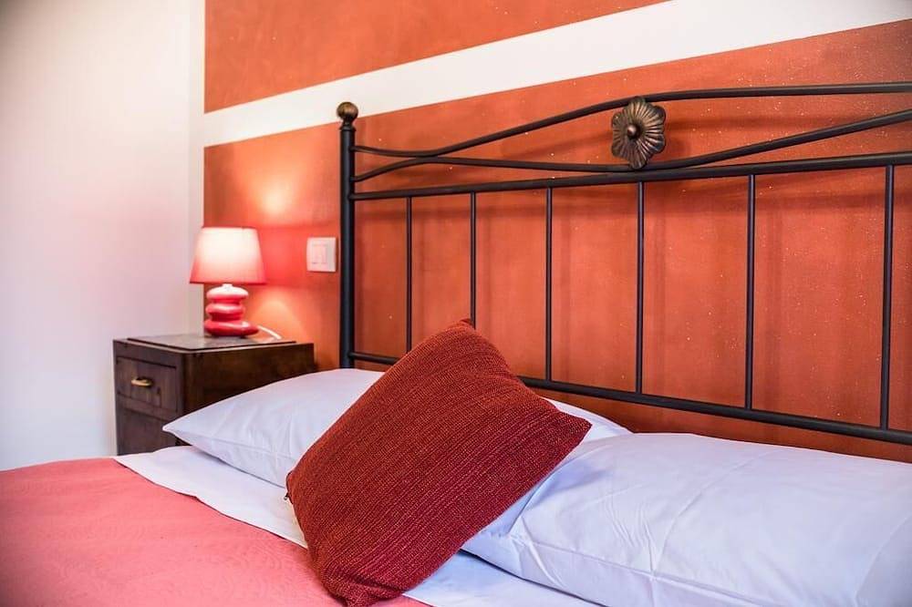 Quiet countryside Holiday House near Cortona in Tuoro sul Trasimeno, Lake Trasimeno