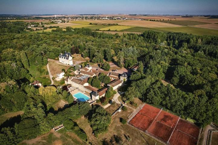 Hôtel pour 6 personnes, avec Terrasse ainsi que Jardin et Piscine à Vouillé