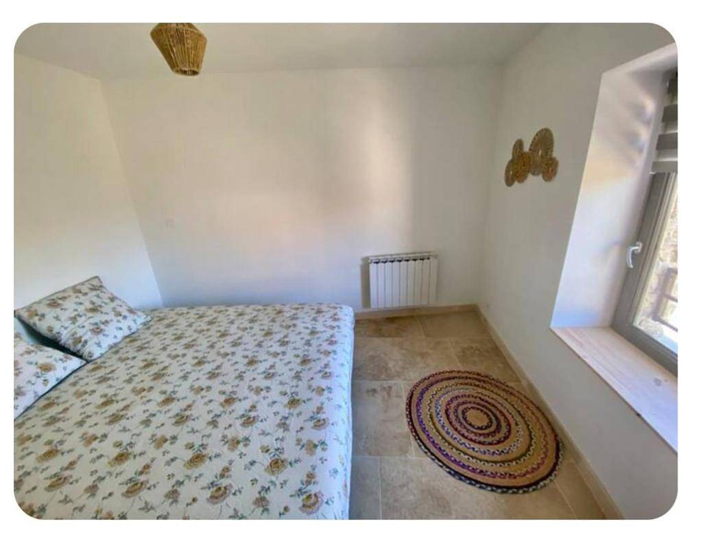 Double Room with Shared Bathroom in Fouronnes, Région d'Auxerre