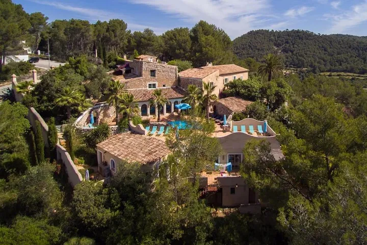Casa rural para 44 personas, con jardín además de piscina y vistas - 1